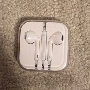 Never Used Apple Earphones